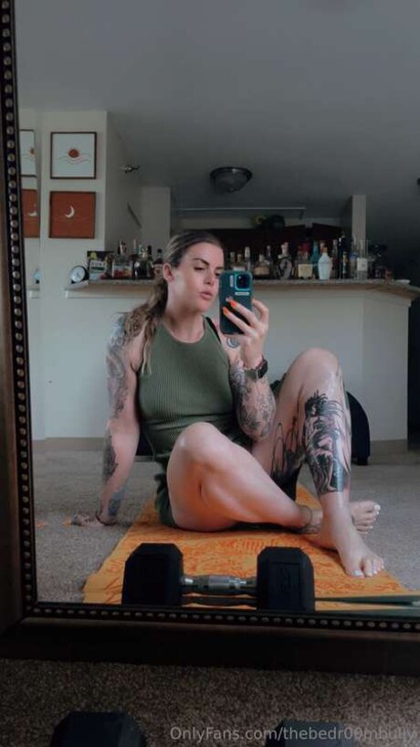 thebedr00mbully modèle chaud images