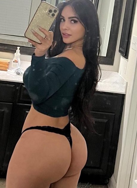 Analy Bazan joli modèle des photos