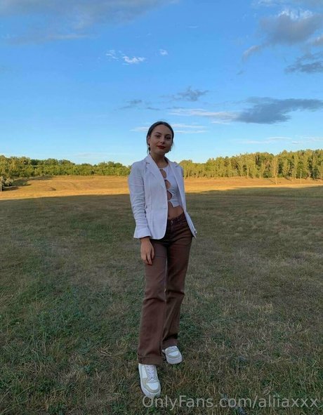 aliiaxxx xxx star du porno image