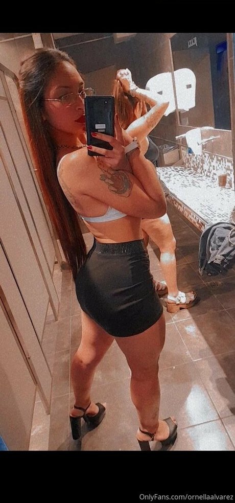 ornellaalvarez modèle exclusif photos