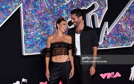 Laura Perlongo star du porno sympa photos