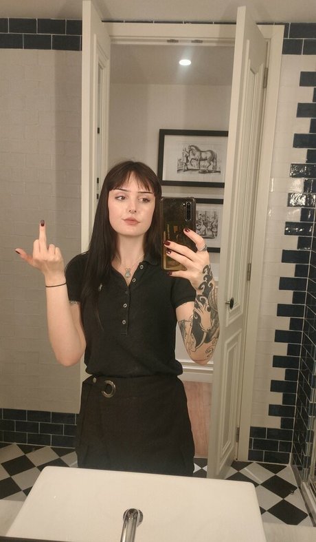 missdellavigne modèle sexy images