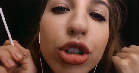 FrivolousFox ASMR actrice xxx archive
