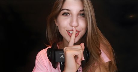 FrivolousFox ASMR star du porno gratuit des photos