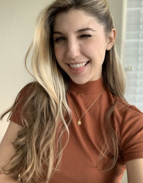 FrivolousFox ASMR mannequin photo