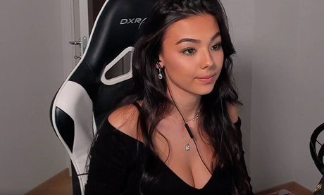 MichelleR star exclusive image