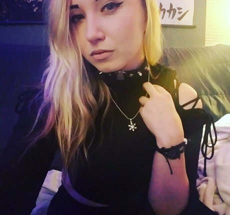 Abadon modèle érotique photos