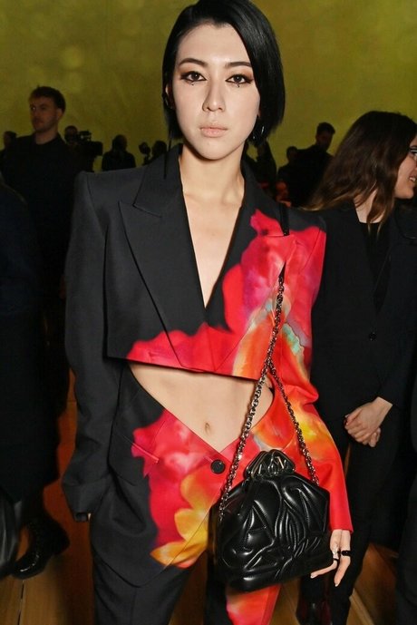 Ayaka Miyoshi haut étoile photo