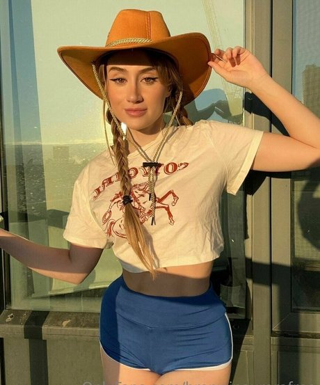 Bronwin top star image