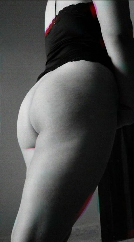 Thayna Acordaela modèle nu photos