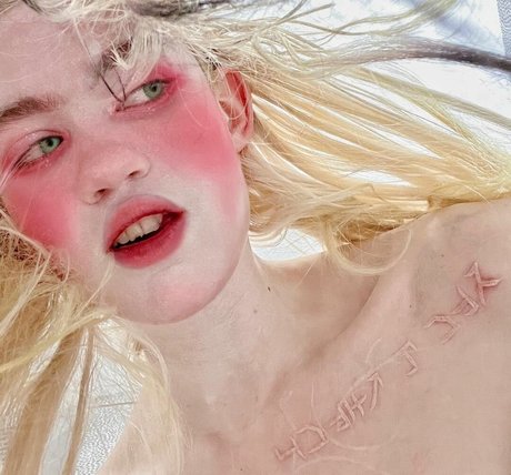 Grimes star du porno en haute qualité galeries