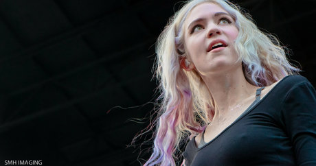 Grimes modèle xxx images