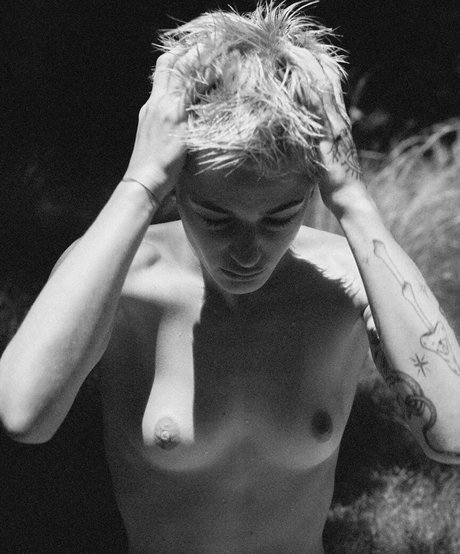 Esther Rose McGregor star du porno xxx galerie