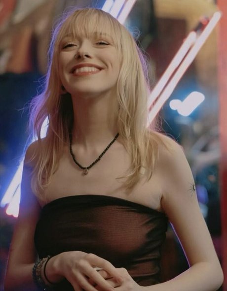 Amybeth McNulty étoile érotique archive