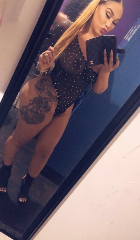 melifineass star exclusive image