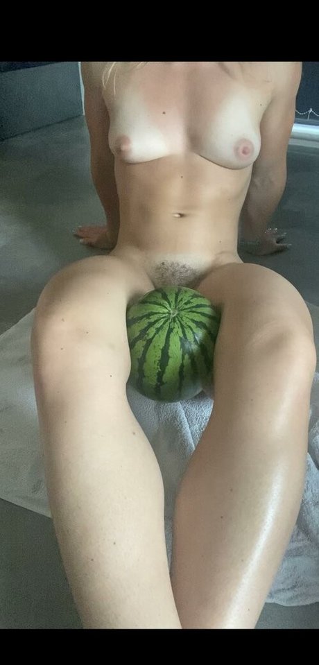 Hettie modèle magnifique archive