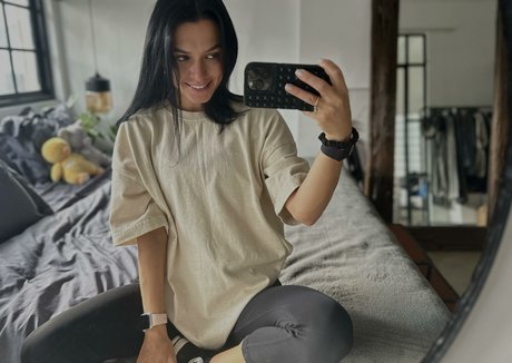 Anasta po93 haut modèle des photos