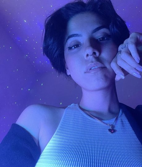 Luna Bloom nus de stars du porno photos