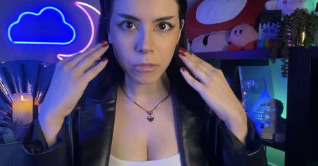 Luna Bloom modèles nus galerie