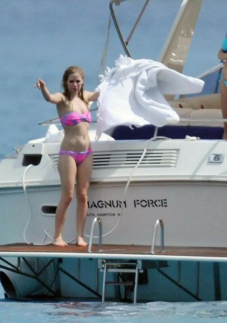 Avril Lavigne modèle hd images