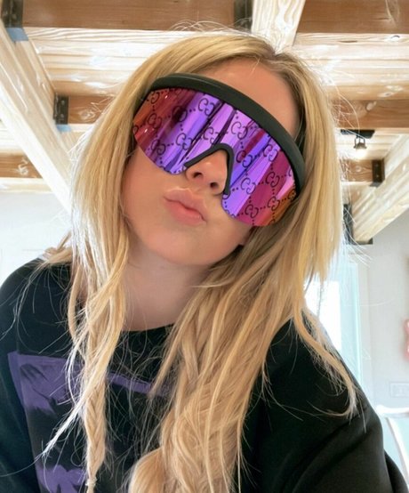 Avril Lavigne modèle magnifique img