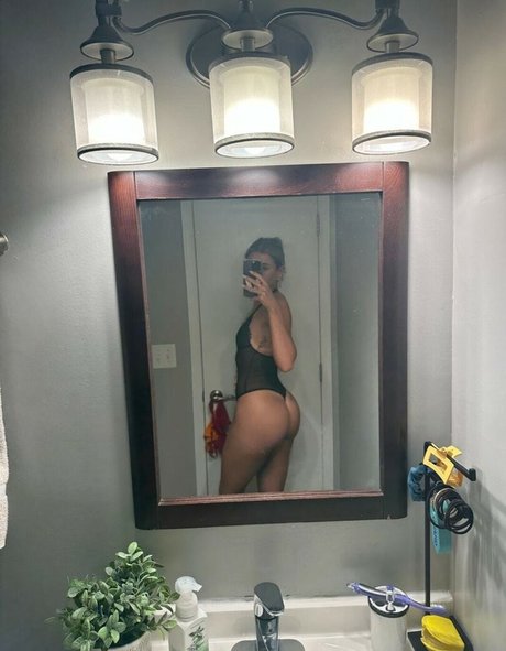 Justine Ouellet modèle nu images