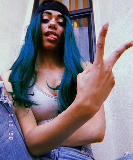 BlackKrystel sexe star galeries