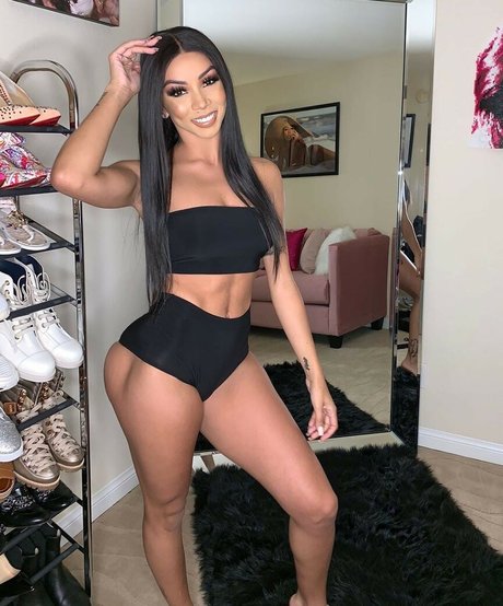 Brittany Renner star du porno sympa galeries