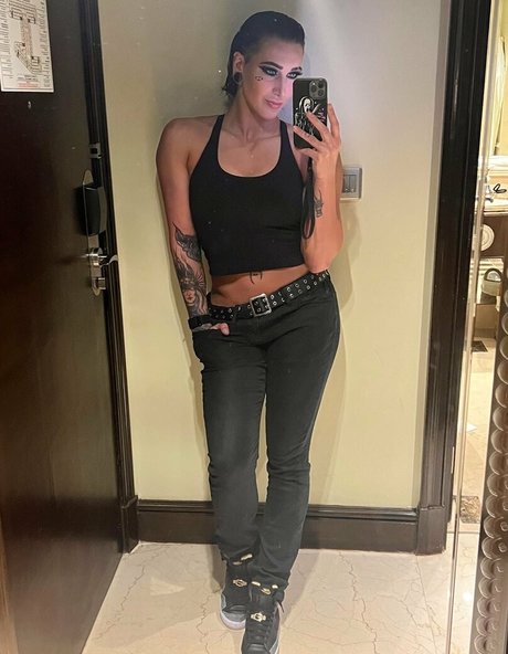 Rhea Ripley actrice adulte image