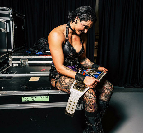 Rhea Ripley étoile sexy des photos