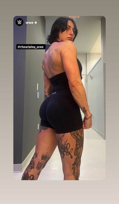 Rhea Ripley xxx étoile des photos