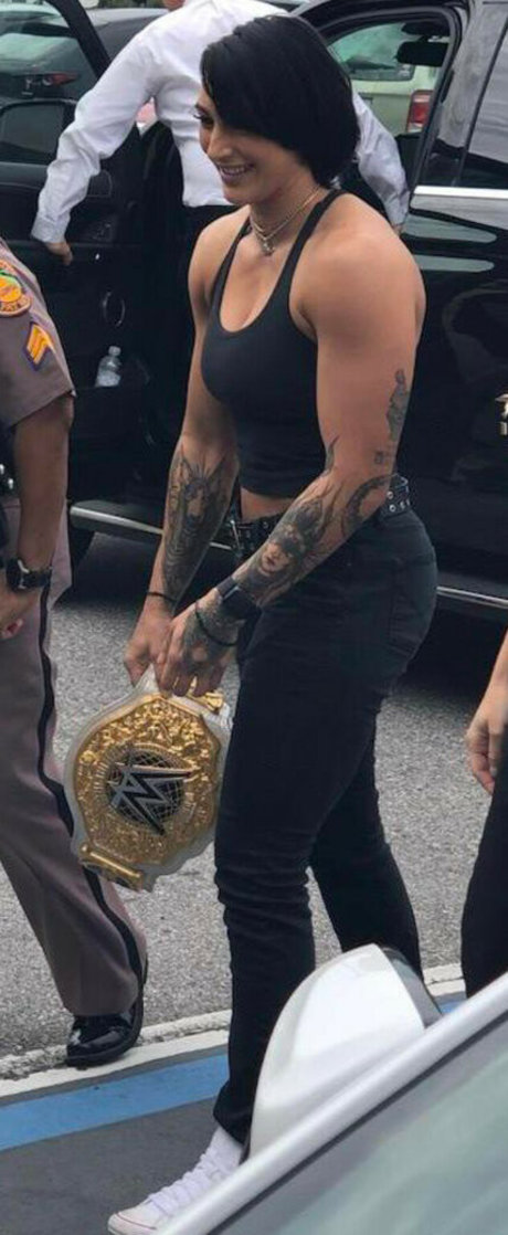 Rhea Ripley étoile de l'art img