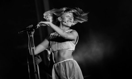 Aurora Aksnes actrice porno galeries