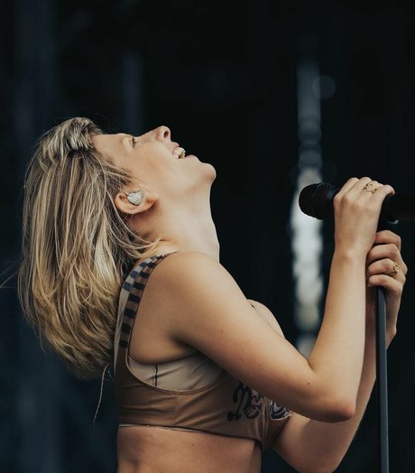 Aurora Aksnes jolie étoile img