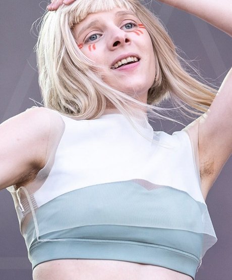 Aurora Aksnes star du porno de haute qualité galerie