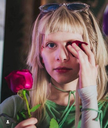 Aurora Aksnes modèle exclusif photos