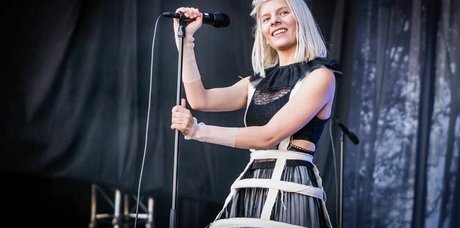 Aurora Aksnes mannequin photo