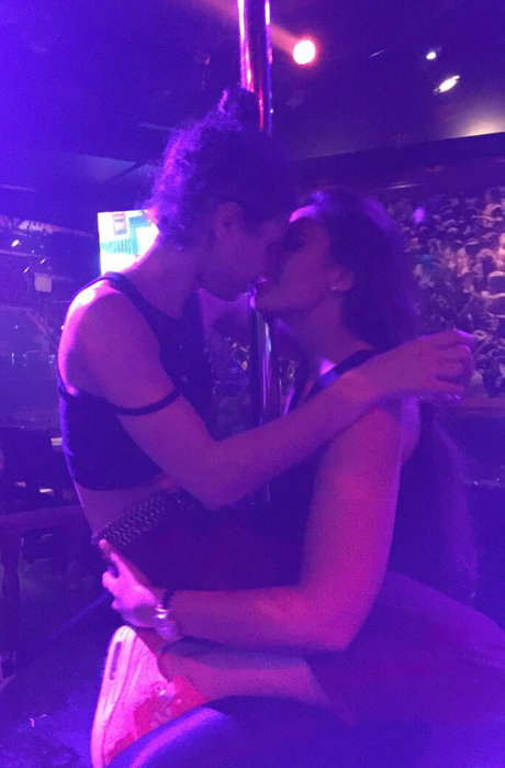 Vick Hope joli modèle galeries