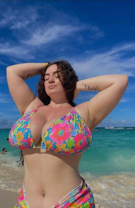 _Laura jo modèle sympa galeries