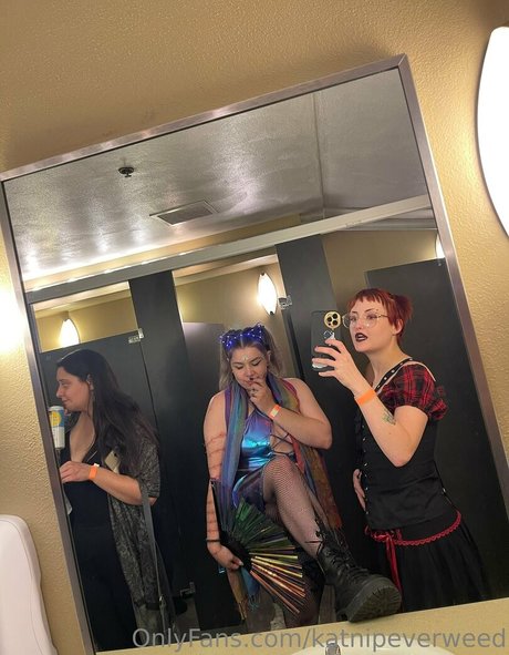 katnipeverweed actrice chaude galerie