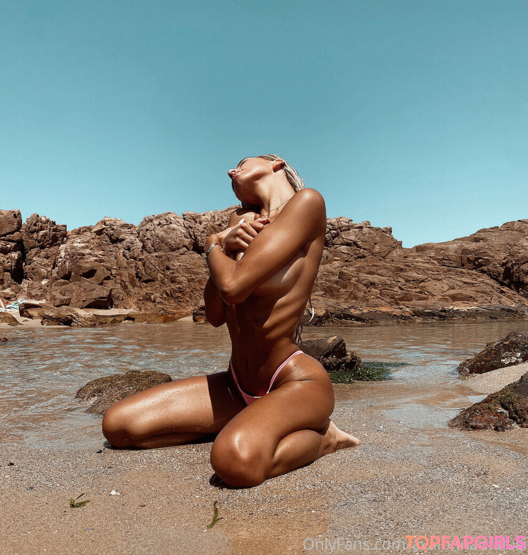 Avalon Nadfalusi actrice parfaite des photos