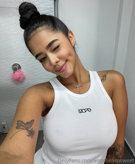 Angelinasosweet actrice érotique images