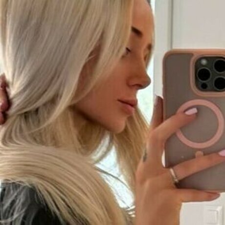 Brynhildurgunnlaugs modèle nu photo