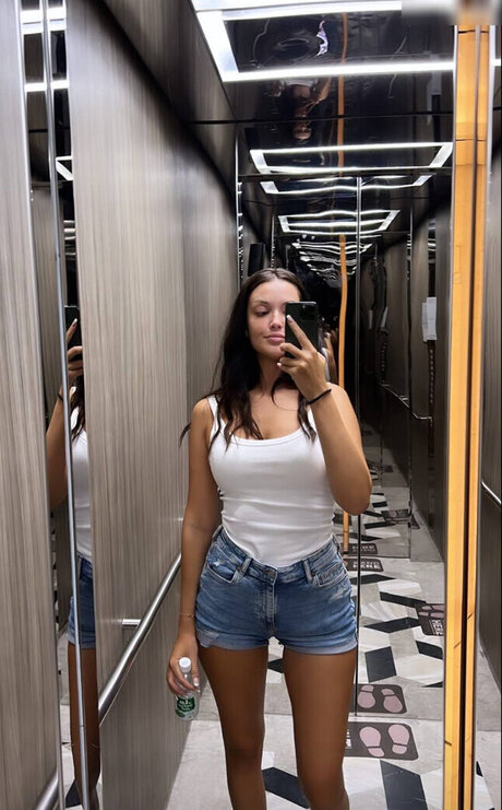 Enisa bukvic art star du porno des photos