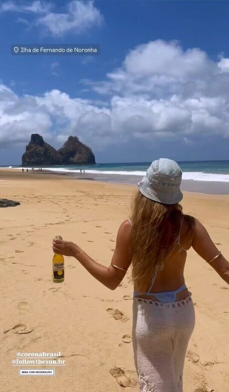 Camila Mayrink modèle chaud img