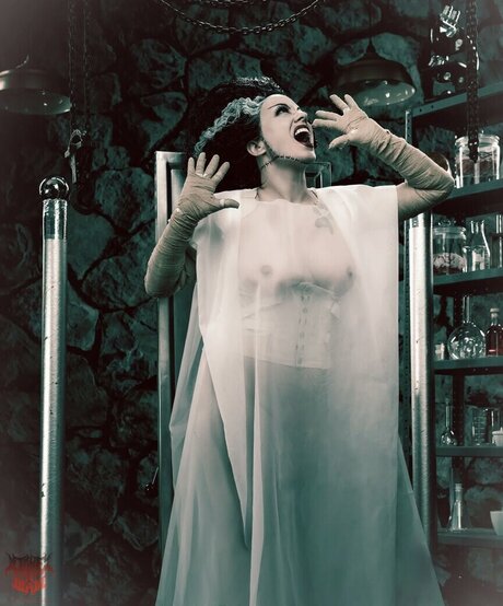 Niki Dysnomia belle actrice galeries