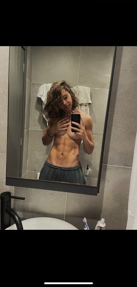 The Nude Hippie star du porno gratuite galerie