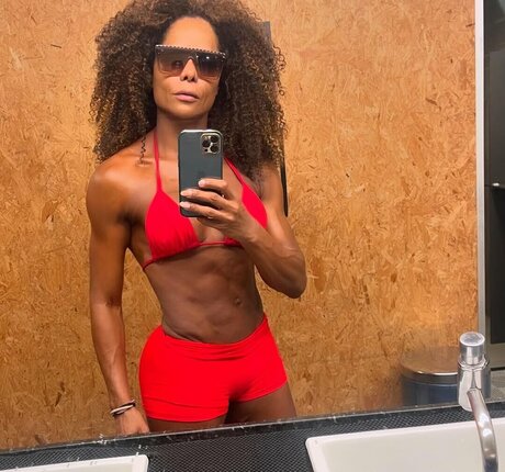 Adriana Bombom star exclusive des photos