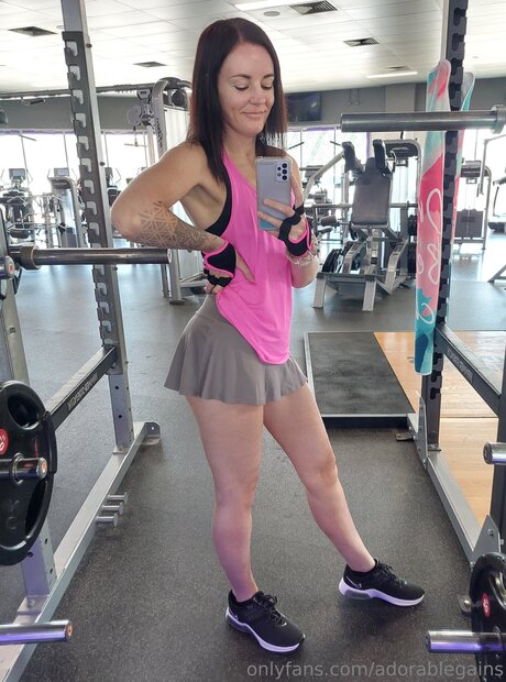 Adorablegains modèle érotique images