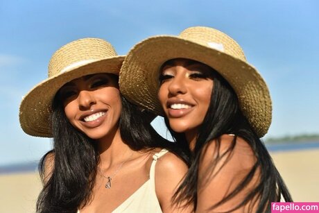 Belladonnas modèle érotique photo